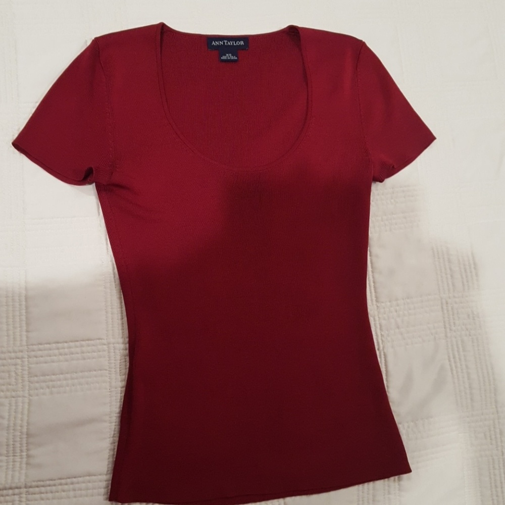 Ann Taylor Cute Burgundy top in size XS